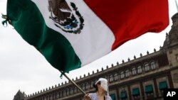 Trước đây đã có phụ nữ ra tranh cử tổng thống nhưng thua phiếu! Sang năm 2024 Mexico sẽ có nữ tổng thống đầu tiên! Có thể coi là họ đang qua mặt nước Mỹ. 