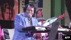 Ca nhạc sĩ James Brown