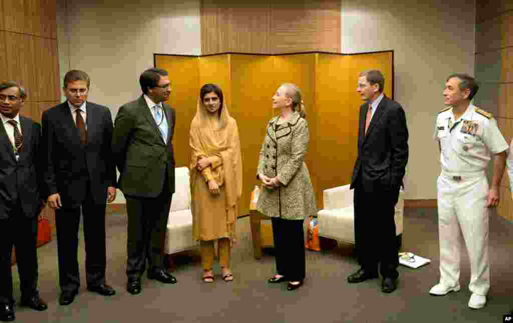 Ngoại trưởng Hoa Kỳ Hillary Clinton và Ngoại trưởng Pakistan Hina Rabbani Khar trước một cuộc họp song phương tại Tokyo, ngày 8/7/2012