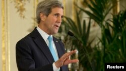 Ngoại trưởng Hoa Kỳ John Kerry nói chuyện tại một cuộc họp báo, 12/1/14