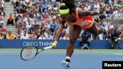 Đương kim vô địch giải Mỹ Mở rộng Serena Williams để thua tay vợt Ý lần đầu tiên trong năm lần giao đấu trong suốt sự nghiệp.