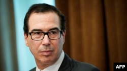 Bộ trưởng Tài chính Steven Mnuchin nói ông sẽ tuân thủ luật pháp khi nhận được yêu cầu giao nộp hồ sơ khai thuế nhưng cũng sẽ bảo vệ quyền riêng tư của Tổng thống Trump.