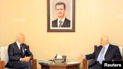 Ngoại trưởng Syria Walid al-Muallem (phải) gặp Đặc sứ của Liên Hiệp Quốc về Syria Staffan de Mistura ở Damascus, Syria, 20/11/2016. (Ảnh: SANA)