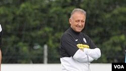 Huấn luyện viên đội tuyển Nhật Bản Alberto Zaccheroni