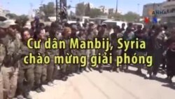 Cư dân Manbij chào mừng giải phóng