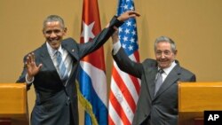 Ông Raul Castro (phải) trong cuộc gặp với Tổng thống Mỹ Barack Obama năm 2016 ở Havana. 