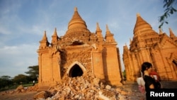 Một ngôi chùa bị hư hại sau trận động đất ở Bagan, Myanmar, 25/8/2016. 