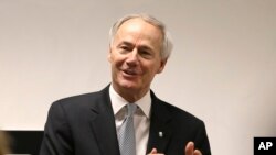 Thống đốc bang Arkansas Asa Hutchinson hứa sẽ ký ban hành dự luật về tự do tôn giáo