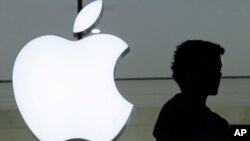 Logo của Apple tại một cửa hàng ở New York. Hàng chục tổ chức nhân quyền và môi trường đã gửi thư thúc giục lãnh đạo hãng công nghệ Mỹ nên cân nhắc khi đầu tư vào Việt Nam.