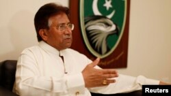 Ông Pervez Musharraf, cựu tổng thống Pakistan nói chuyện trong một cuộc phỏng vấn do Reuters thực hiện năm 2012