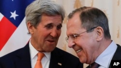 Ngoại trưởng Hoa Kỳ John Kerry và Ngoại trưởng Nga Sergei Lavrov trước cuộc họp để bàn về Syria, Ukraine vào ngày 24/3/2016.