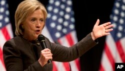 Ứng cử viên tổng thống của đảng Dân chủ Hillary Clinton phát biểu trong một sự kiện của chiến dịch vận động tranh cử ở Des Moines, Iowa.