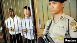 Andrew Chan và Myuran Sukumaran nằm trong băng đảng buôn lậu ma tuý được gọi là nhóm Bali 9. Họ đã bị xử bắn ngày 29/4/2015 tại Indonesia.