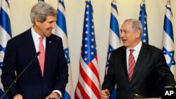 Thủ tướng Israel Benjamin Netanyahu và Ngoại trưởng Mỹ John Kerry trong cuộc họp báo chung tại Jerusalem, ngày 5/12/2013.