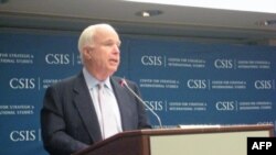 Thượng nghị sĩ McCain phát biểu tại Trung tâm Nghiên cứu Chiến lược Quốc tế ở Washington, 20/6/2011