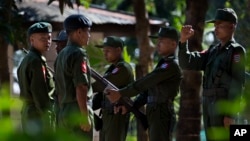 Các nhà phân tích nói không rõ có bao nhiêu trẻ em trong quân đội của Myanmar