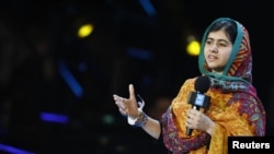 Cô Malala Yousafzai phát biểu tại sự kiện WE Day UK ở London, 7/3/2014