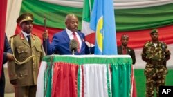 Tổng thống Burundi Pierre Nkurunziza tuyên thệ nhậm chức nhiệm kỳ thứ ba ở Bujumbura, Burundi, 20/8/2015.