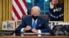 TT Biden đảo ngược lệnh ngưng cấp thẻ xanh của ông Trump 