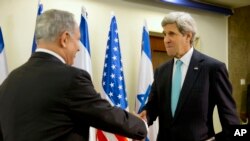 Ngoại trưởng Hoa Kỳ John Kerry (phải) và Thủ tướng Israel Benjamin Netanyahu trước cuộc hội đàm, 31/3/14