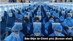 Một chuyến bay 'giải cứu' đưa người Việt Nam hồi hương của hãng hàng không Vietnam Airlines. Thủ tướng Phạm Minh Chính vừa ra lệnh khẩn trương cho các hãng hàng không nước ngoài đưa công dân Việt Nam về nước, đặc biệt trong dịp Tết Nguyên đán.