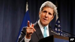 Ngoại trưởng Hoa Kỳ John Kerry nói chuyện tại một cuộc họp báo