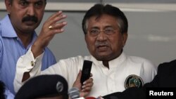 Cựu Tổng thống Pakistan Pervez Musharraf bị truy tố tội mưu phản.