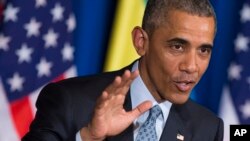 Tổng thống Barack Obama phát biểu trong một cuộc họp báo chung với Thủ tướng Ethiopia Hailemariam Desalegn tại Cung điện quốc gia ở Addis Ababa, ngày 27/7/2015.