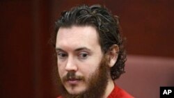 Bị can James Holmes 