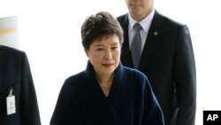 Bà Park Geun-hye đến một văn phòng công tố viên ở Seoul, Hàn Quốc, 21/3/2017