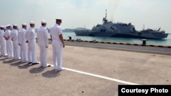 Chiến hạm USS Freedom đang thả neo tại căn cứ Hải quân Changi của Singapore.