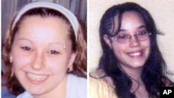 Cô Amanda Berry, trái, và Georgina "Gina" DeJesus. (ảnh của FBI)