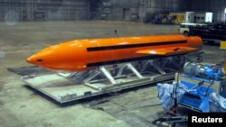 “GBU-43/B” được mệnh danh “Mẹ của tất cả các loại bom” – Mother of all bombs.