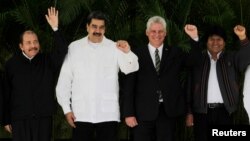 Chủ tịch Cuba Miguel Diaz-Canel (thứ hai từ phải sang) và Tổng thống Venezuela Nicolas Maduro (thứ hai từ trái sang). 