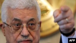 Tổng thống Palestine Mahmoud Abbas trong cuộc họp báo ở Cairo, ngày 24/1/2011